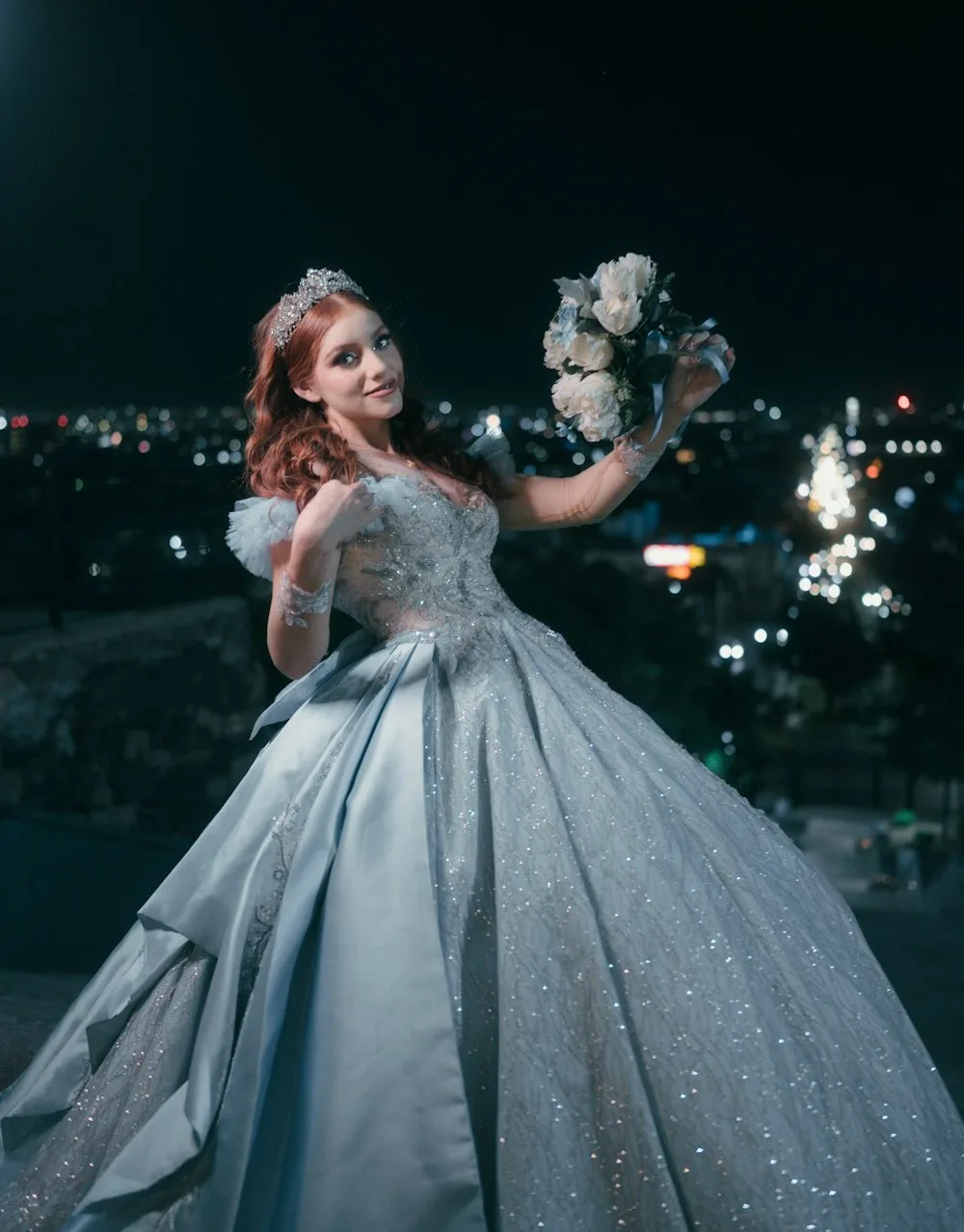Quinceañera con vestido de gala